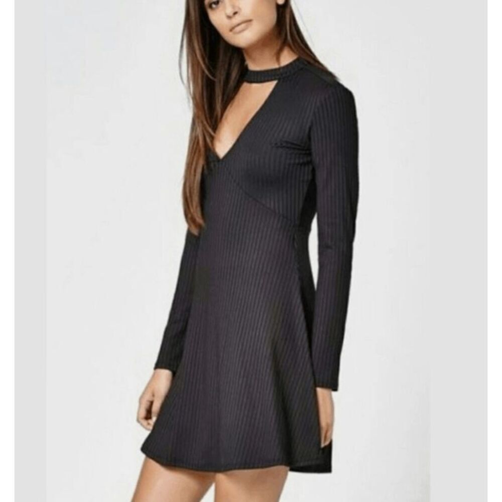 Kendall & Kylie V-Neck Long Sleeve Choker Neck Skater Black Mini Dress Small‎